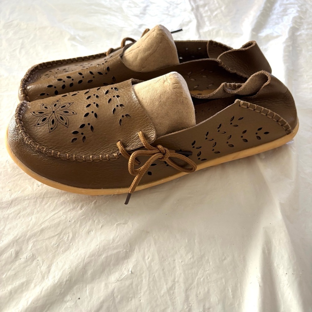Socofy leather loafers die cut floral brown SZ 10.5 Euro 44 NWOT - Picture 2 of 14